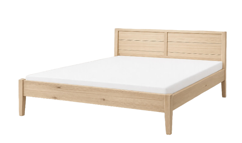 Freigestelltes Holzbett mit hellem Kopfteil und wei&szlig;er Matratze