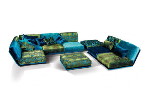 Modulares Bretz Napali Sofa mit farbig gemusterten Polstern und Kissen
