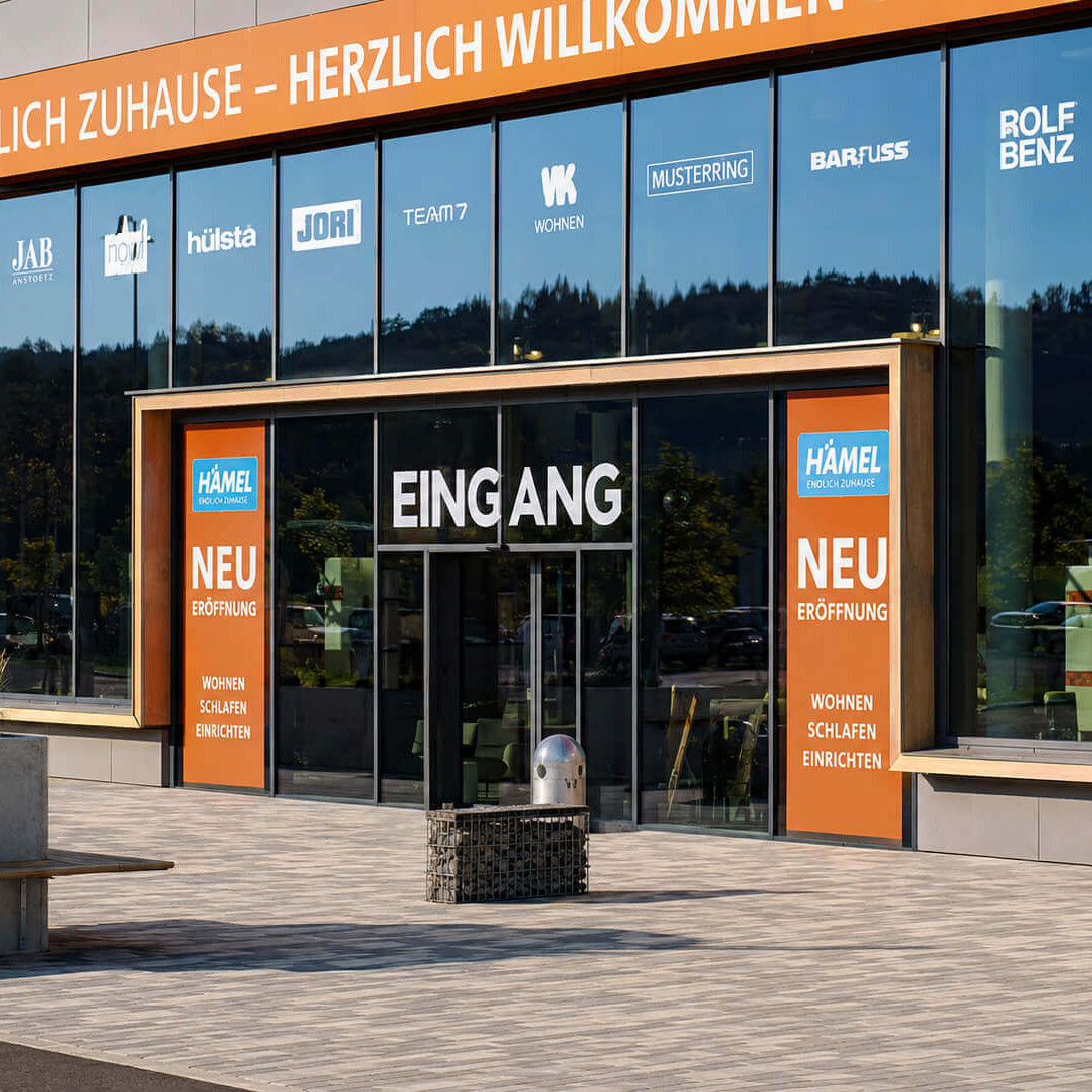 Eingangstür des Einrichtungshauses Hämel in Frielendorf