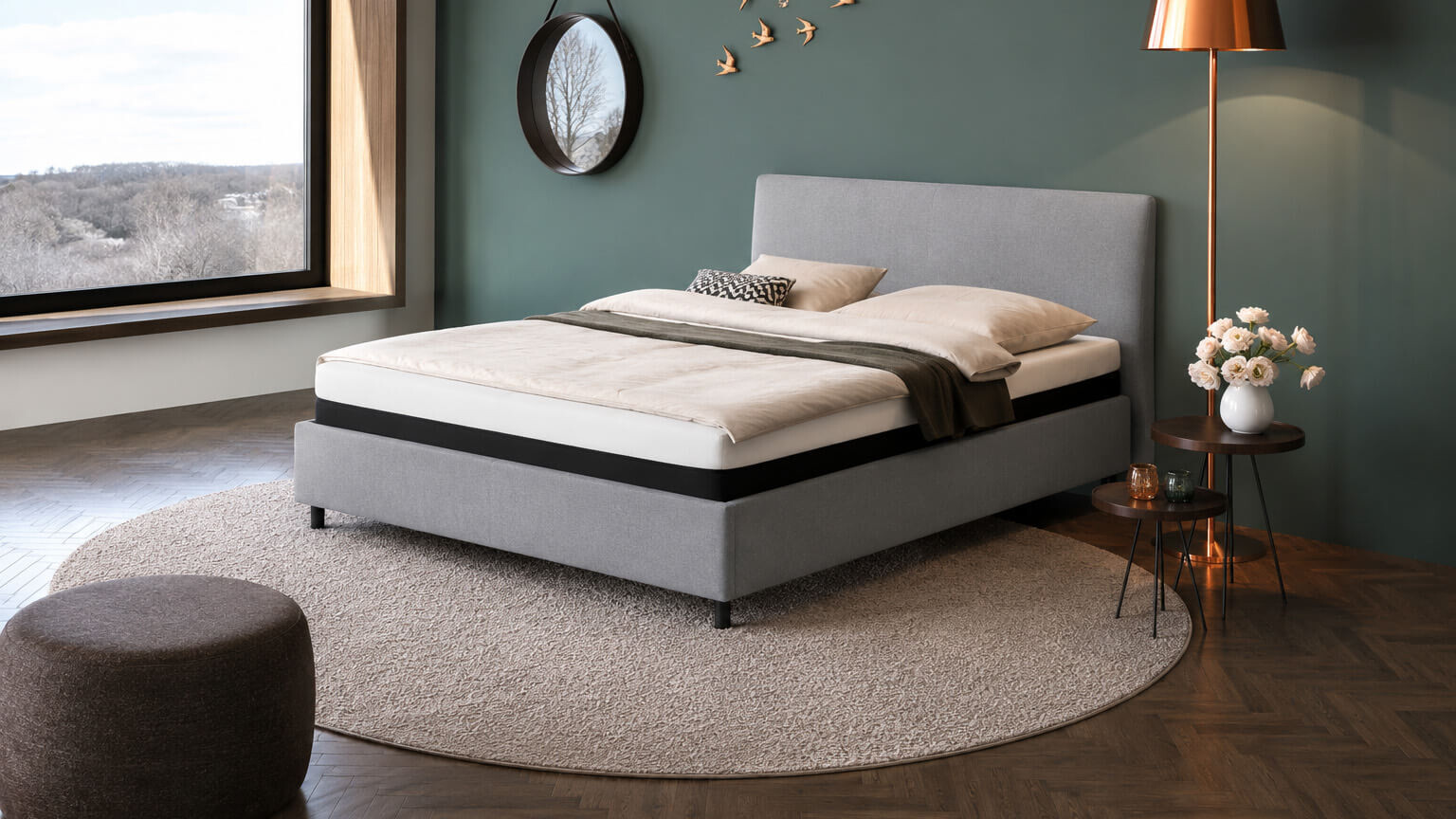 Modernes TEMPUR Bett mit gepolstertem Kopfteil in einem ruhigen Schlafzimmer